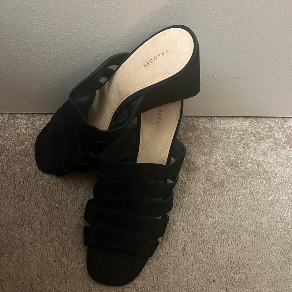 HALOGEN NWOT Women’s 3 1/2 inch Black suede slip on Mule